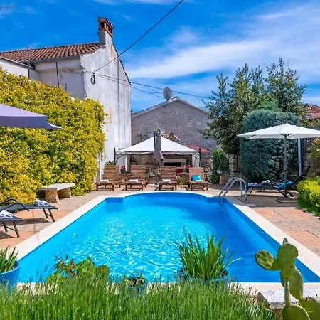 Kazun Holiday home *